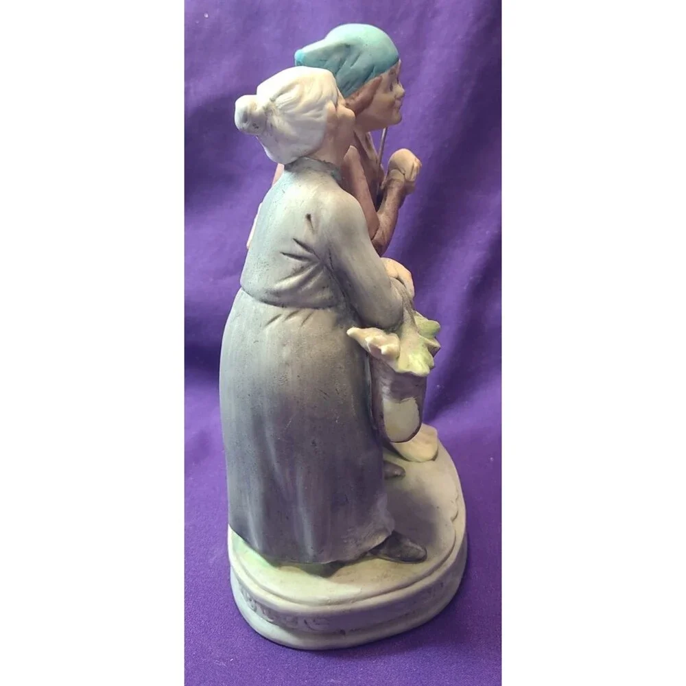 LEFTON CHINA 4724 PORCELAIN TWO OLD WOMAN WITH CAT DOING CHORES FIGURINE JAPAN